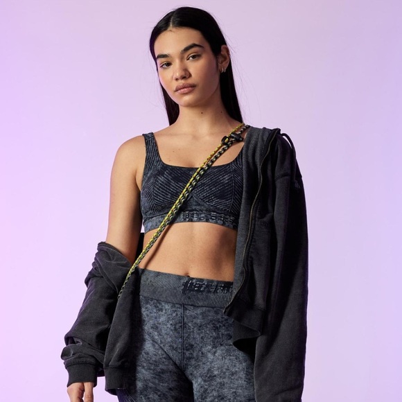 UO Black Seamless Rib Acid Wash Square Neck Lounge Bra Size Small - Picture 4 of 10